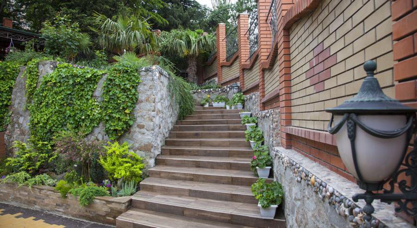 Гостевой дом Floral Courtyard Ялта-22