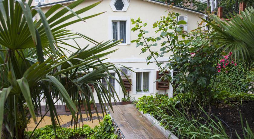 Гостевой дом Floral Courtyard Ялта-21