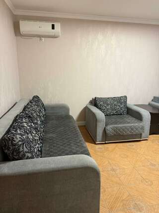 Гостевой дом Floral Courtyard Ялта Классический четырехместный номер-3