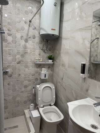 Гостевой дом Floral Courtyard Ялта Классический четырехместный номер-4