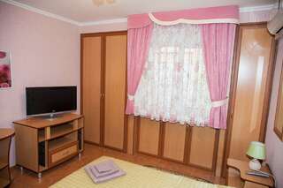 Гостевой дом Floral Courtyard Ялта Двухместный номер с 1 кроватью или 2 отдельными кроватями-3