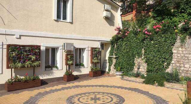 Гостевой дом Floral Courtyard Ялта-3