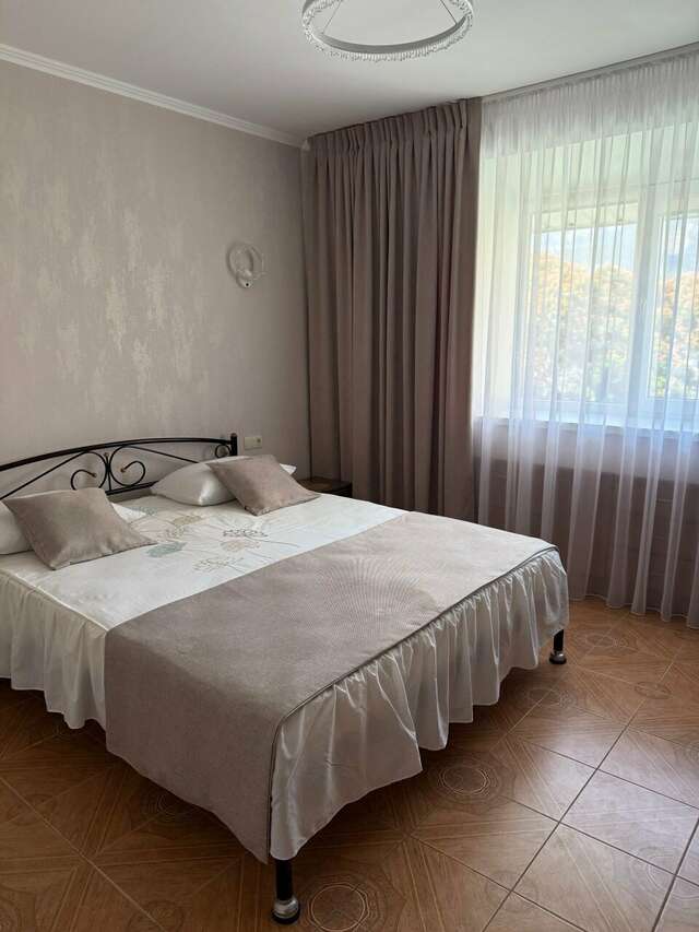 Гостевой дом Floral Courtyard Ялта-11