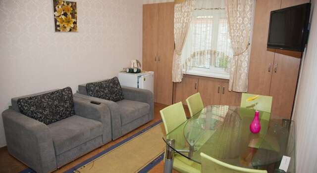 Гостевой дом Floral Courtyard Ялта-34