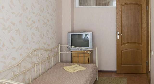Гостевой дом Floral Courtyard Ялта-16