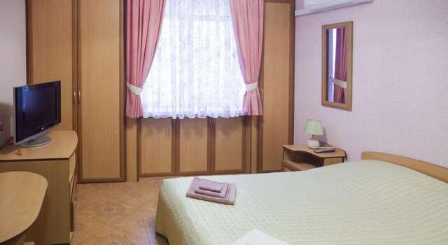 Гостевой дом Floral Courtyard Ялта-45