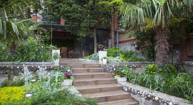 Гостевой дом Floral Courtyard Ялта-24