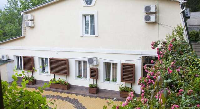 Гостевой дом Floral Courtyard Ялта-23